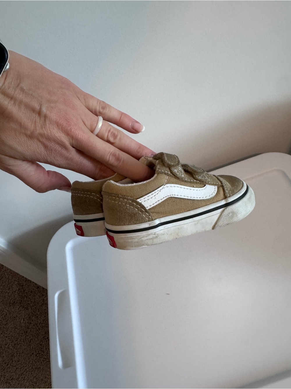 Vans Kids Old Skool Velcro Sneakers - Tan and White